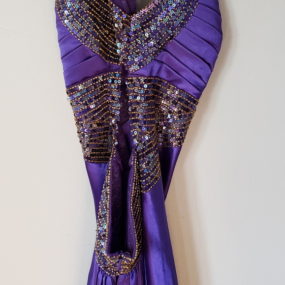 Dave & Johnny Prom Dress. - Picture 3 of 4